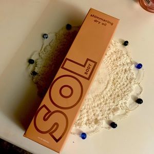 Sol body shimmering dry oil in soft gold